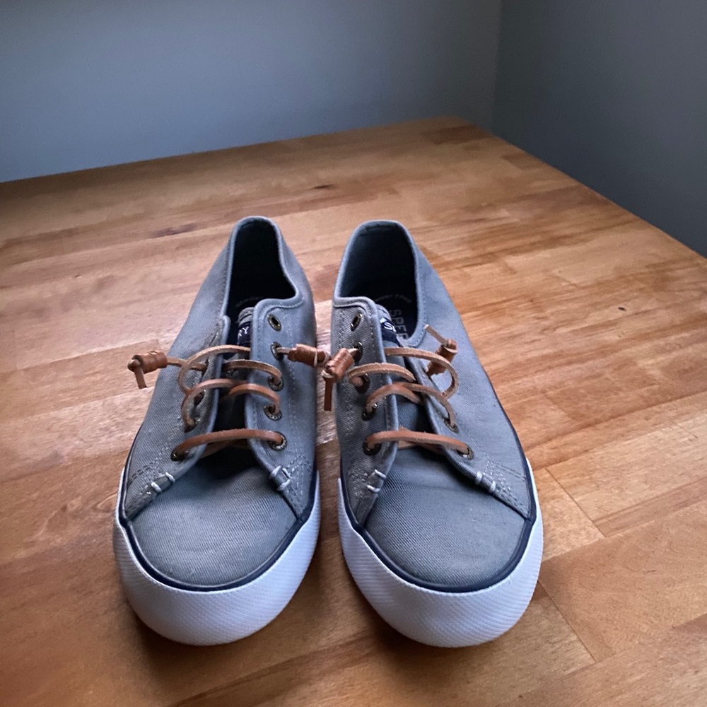 Sperry size 6.5 women’s boat shoe, like new
